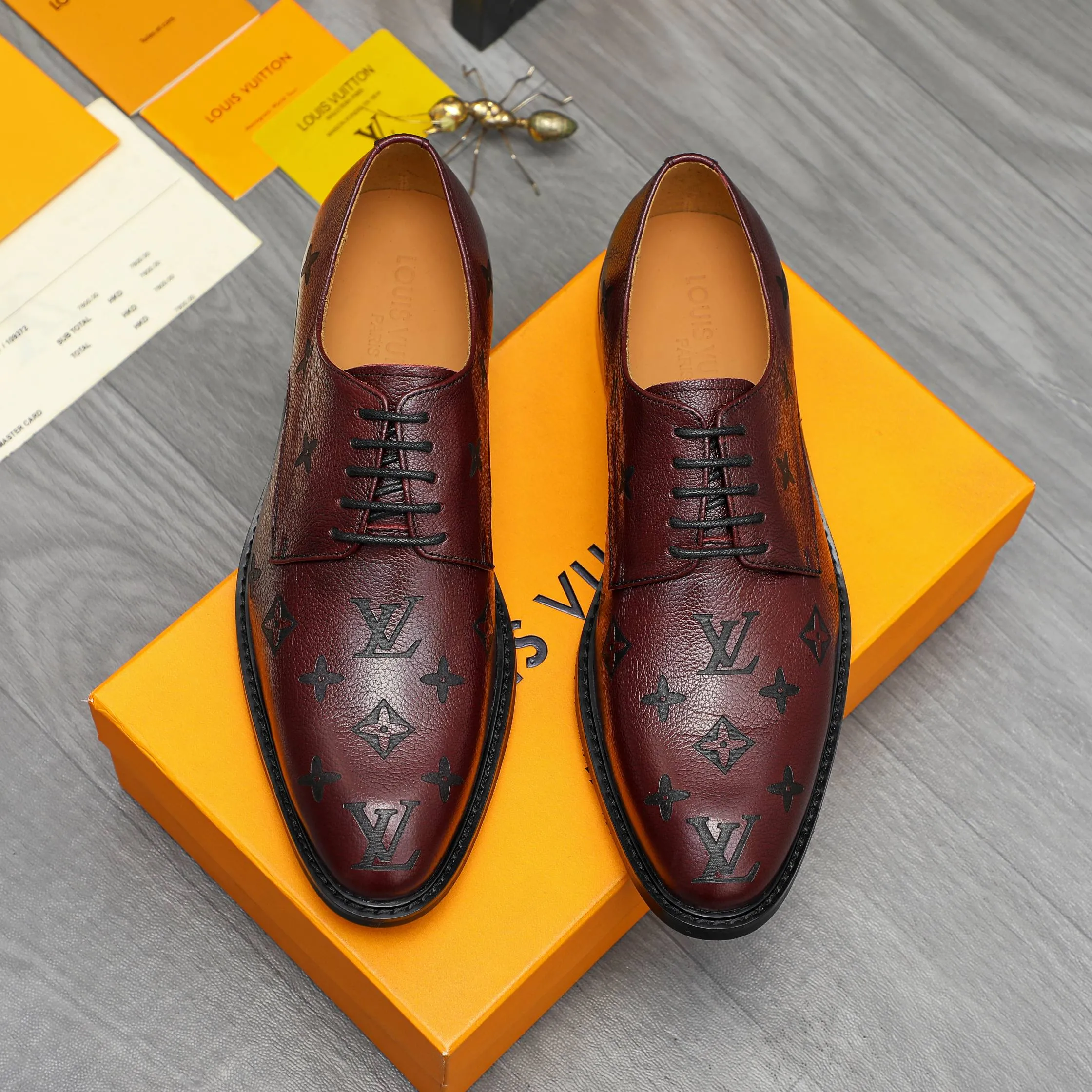 Men's shoes 💰p460 Product trademark: LV (Louis Vuitton) business lace-up formal leather shoes Regular size: 39-44 (38.45 custom-made, non-refundable) Product materials: Selected high-quality pebbled cowhide embossed upper, cowhide lining, original rubber outsole